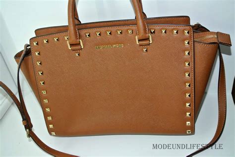 michael kors tasche schwarz mit gelochten henkel gold|michael kors gold chain purse.